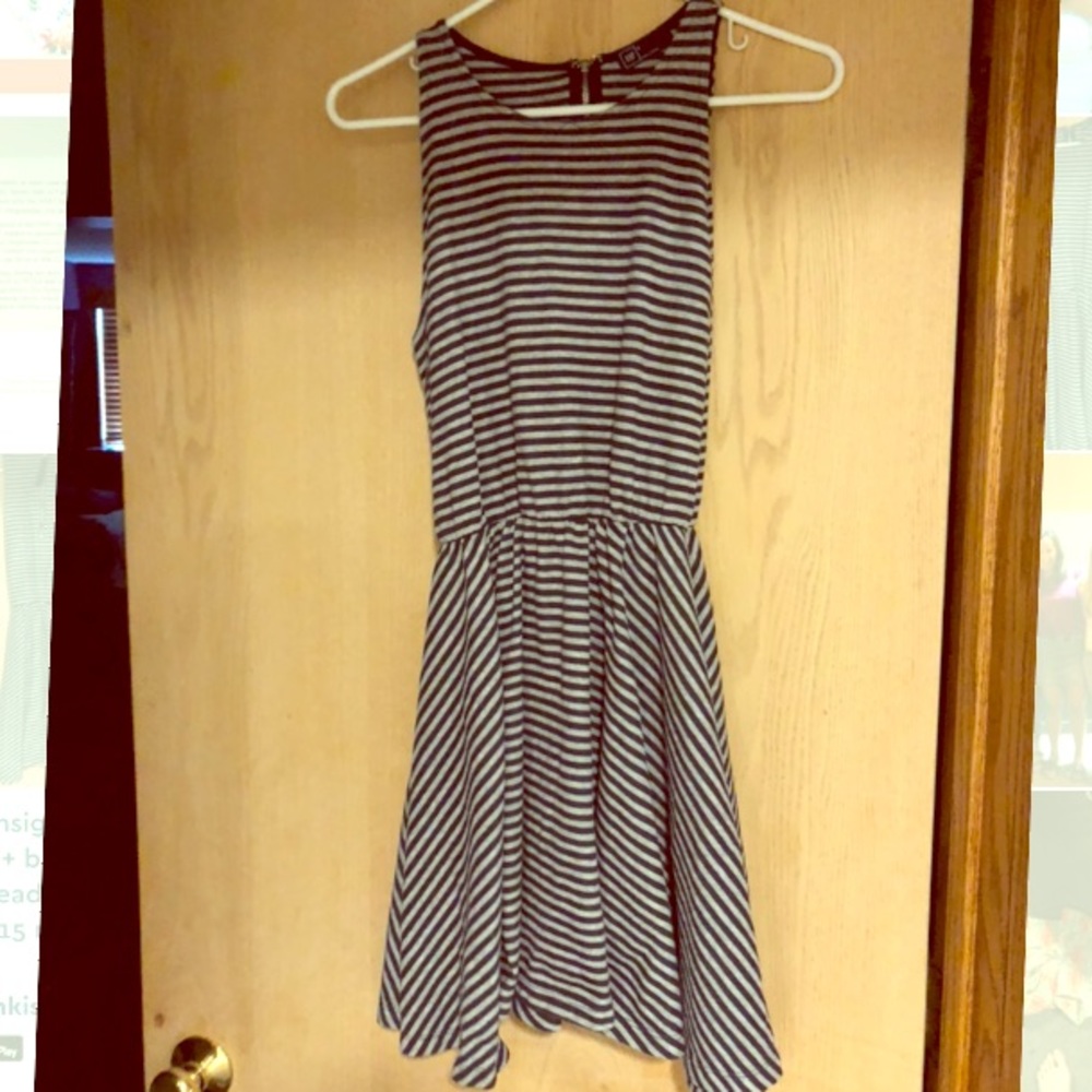 Striped dress that flows out at the bottom